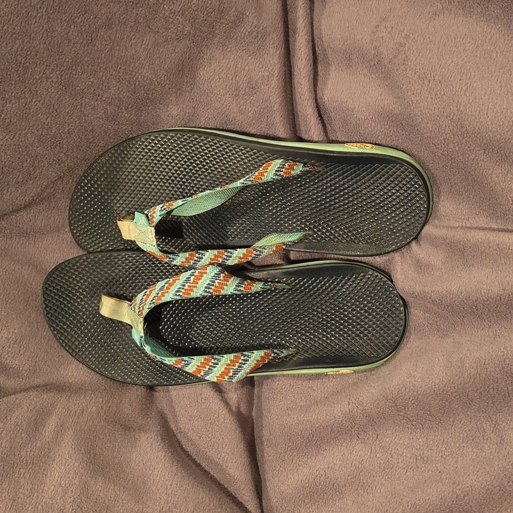 Chaco womens  size 12 flip flops sandal thongs Aztec print